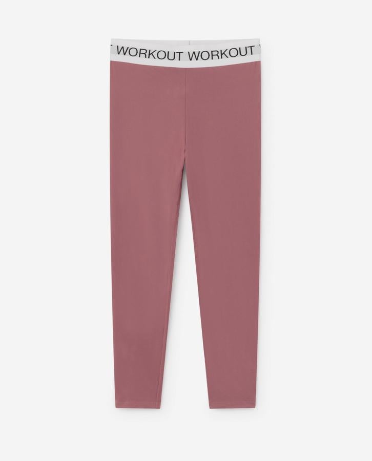 Disponible en cuatro colores diferentes, este legging deportivo confeccionado en tejido elástico y suave viene con cintura ancha con texto a contraste. Entre las tallas S y XL, cuesta 7,99 euros.