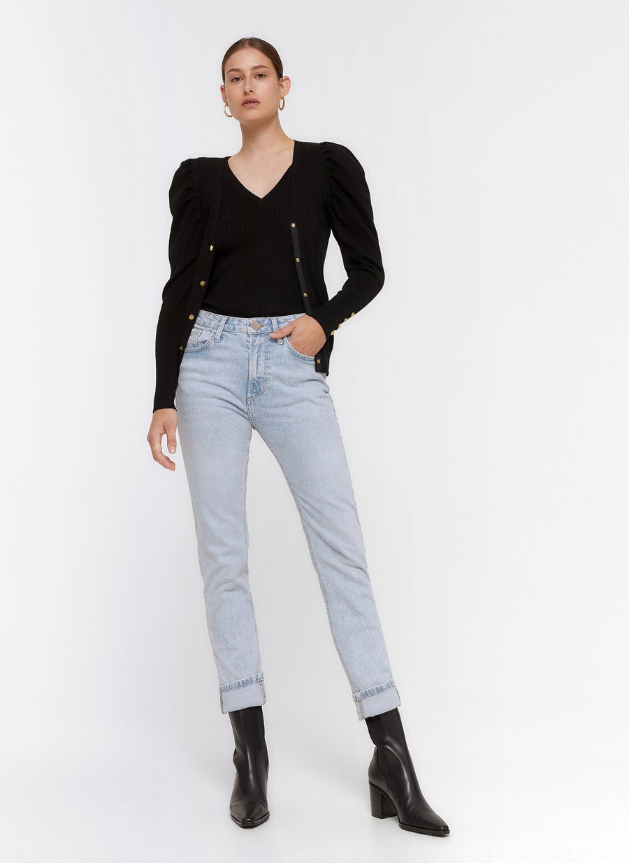 Nada como unos tejanos clásicos con botines de tacón. La combinación comodín con la que siempre se acierta. ¡Cómo nos gusta el otoño! (59 euros).