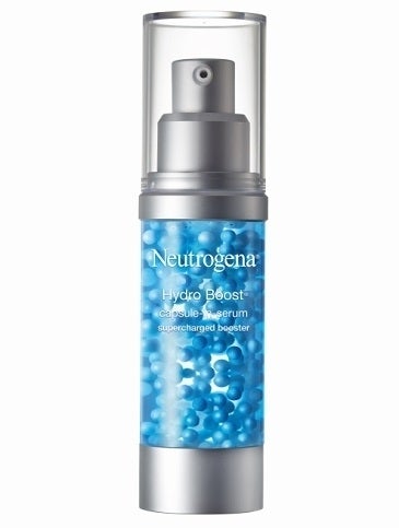 Otra opción para incluir en la rutina de belleza es este booster hidratante que hidrata, rellena, corrige, suaviza e ilumina desde su primer uso. Además de ácido hialurónico, las microcápsulas en forma de perlas liberan vitamina E para hacer a este sérum aún más efectivo.  Neutrogena Hydro Boost .Antes: 43,23 euros. Ahora: 17,98 euros.