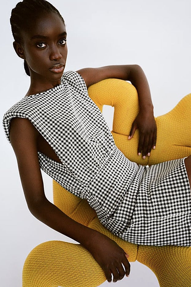 Puede que este sea el vestido de Zara que ofrece más estilo por menos dinero.