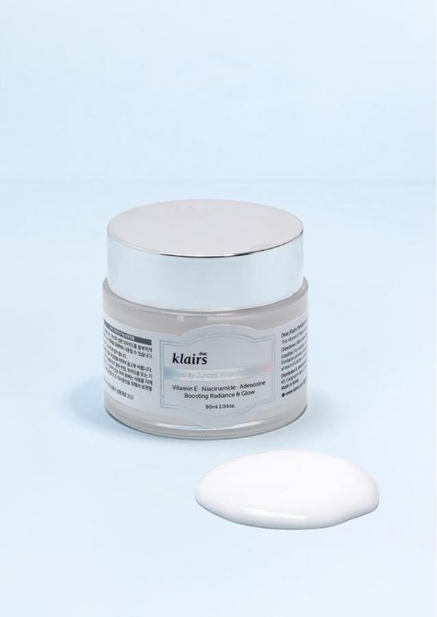 Miin, la marca de cosmética coreana, propone una mascarilla de noche (29,95 euros) para incluir la niacinamida en tu rutina. Su secreto: un altísimo porcentaje de vitamina E que se encarga de mantener la piel más hidratada, joven, tersa y luminosa.