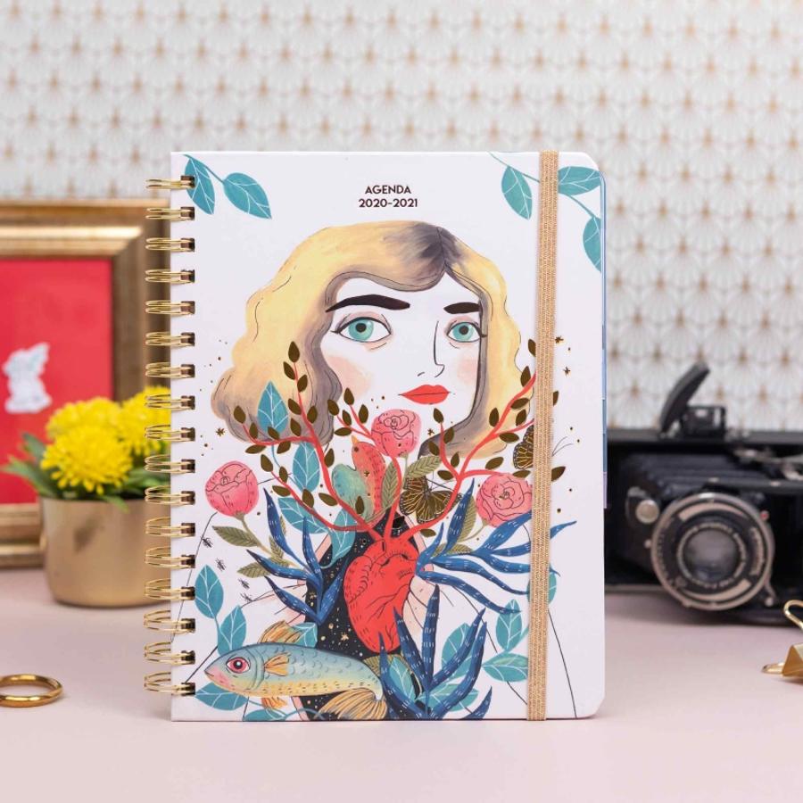 Si las agendas orifinales y estampadas son tu perdición, este modelo de Maria Hesse, (18 euros) se convertirá en tu compañero de aventuras (recordemos: con distancia de seguridad).