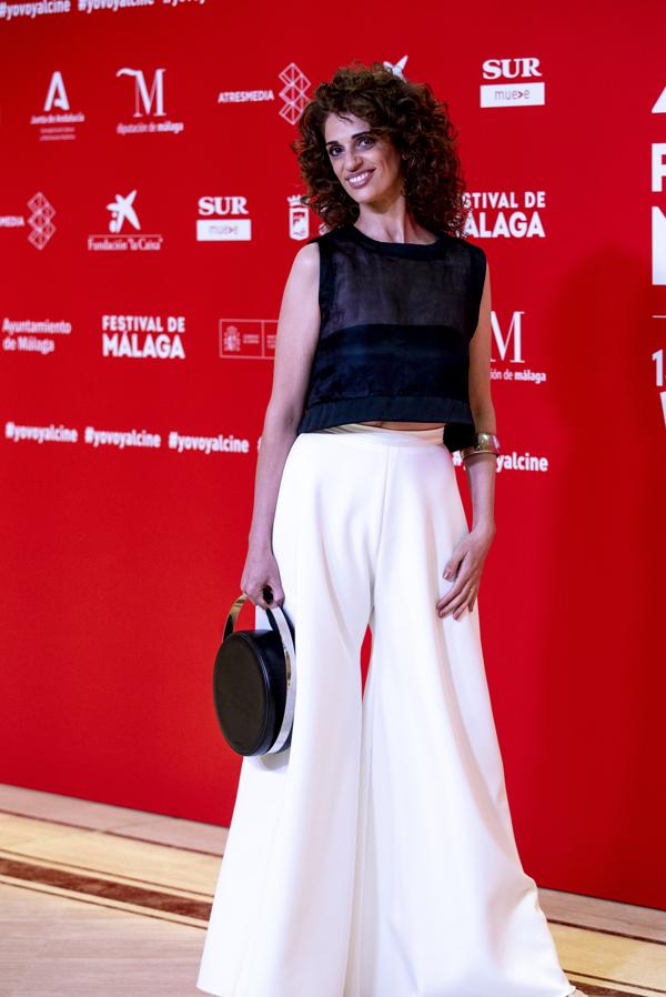 Ruth Gabriel ha apostado por el 'black&white' con este conjunto de crop top y pantalones palazzo de Pier Paolo Alvaro