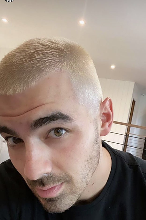 El nuevo rubio platino de Joe Jonas.
