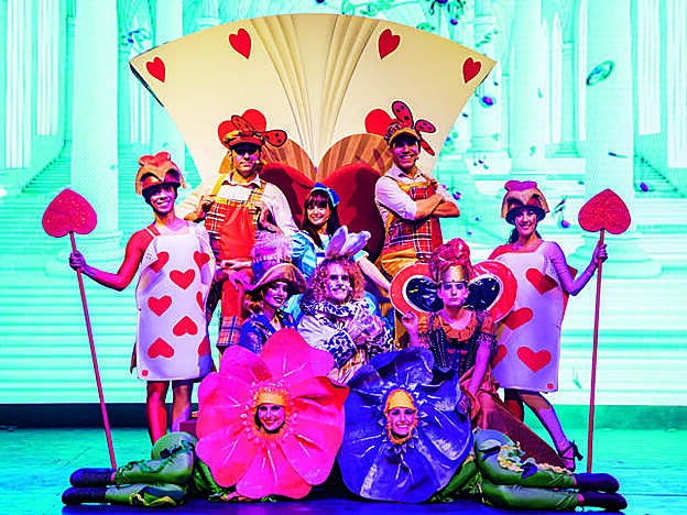 BROADWAY INFANTIL. El espectáculo El maravilloso mundo de Alicia se suma a la oferta del Parque de Atracciones, un musical cargado de ritmo y color para disfrutar de este clásico.