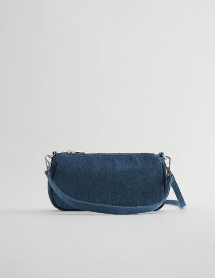 En tejido vaquero, de Zara (19,95 euros).