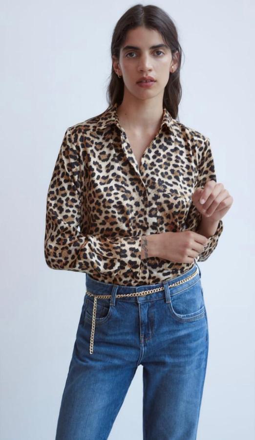 Camisa de manga larga de estampado animal (19,95 euros).