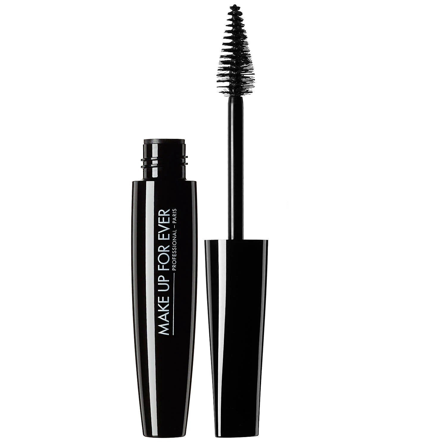 Juega con el cepillo cónico de la máscara Smoky Extravagant de Make Up Forever, Utiliza la parte ancha desde la base de las pestañas hasta el final con movimiento de zigzag para aportar volumen y usa la punta del cepillo para retocar y alargar las zonas menos accesibles. ( 27,99 euros en Sephora ).