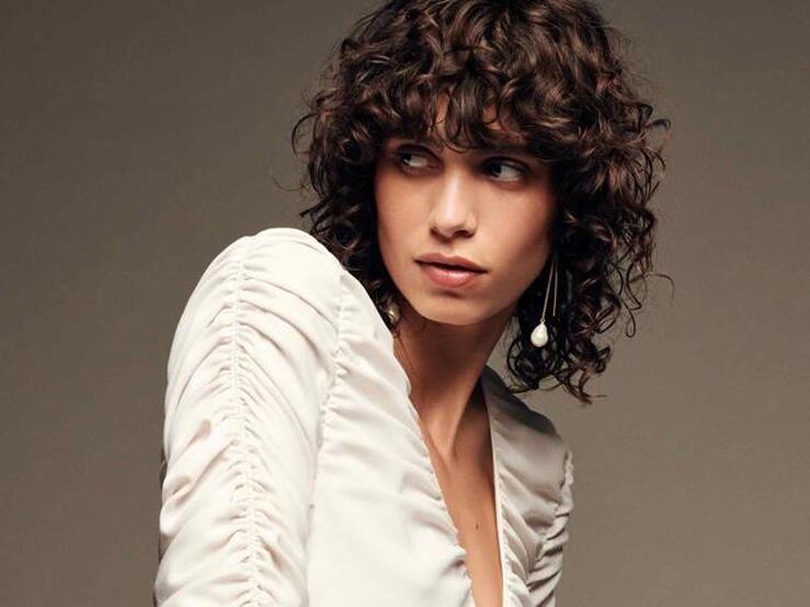 Fotos: Los tres vestidos de Zara de edición limitada que son perfectos para novias minimalistas (uno cuesta 30 euros)