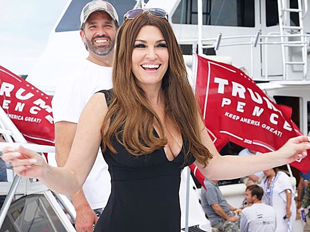Donald Trump Jr. y ahora Kimberly Guilfoyle, son expertos pescadores y aficionados al mar.