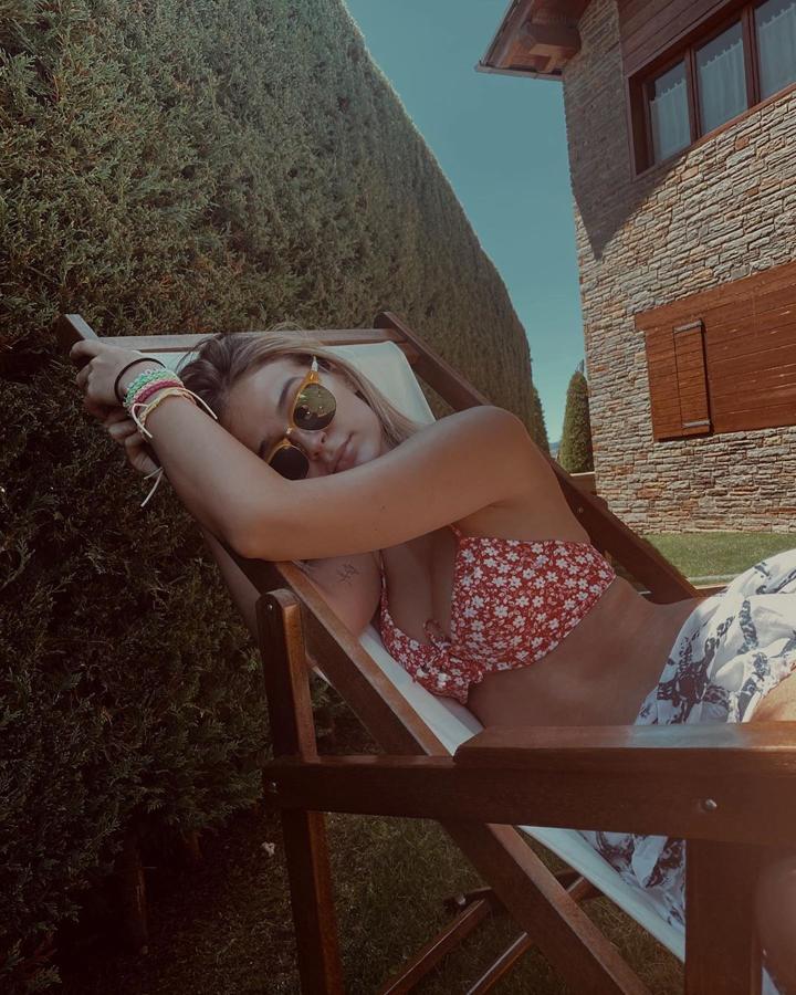 Fotos: ¿Por qué se critica a Laura Escanes por llevar vestidos cortos y ser madre? 8 fotos (de su Instagram) que demuestran que sentirse sexy y la maternidad no son incompatibles