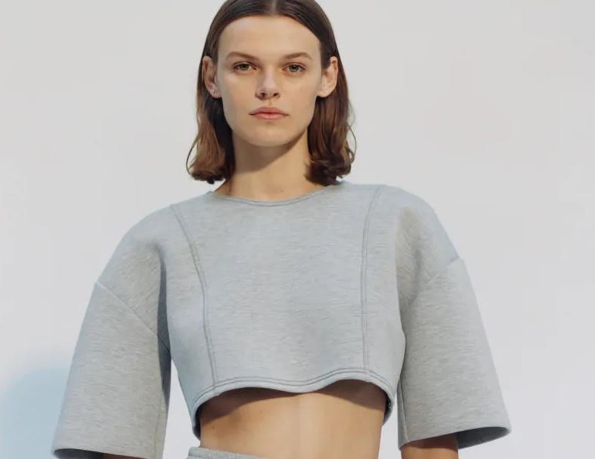 Crop top de algodón efecto estructura, de Zara (19,95 euros).