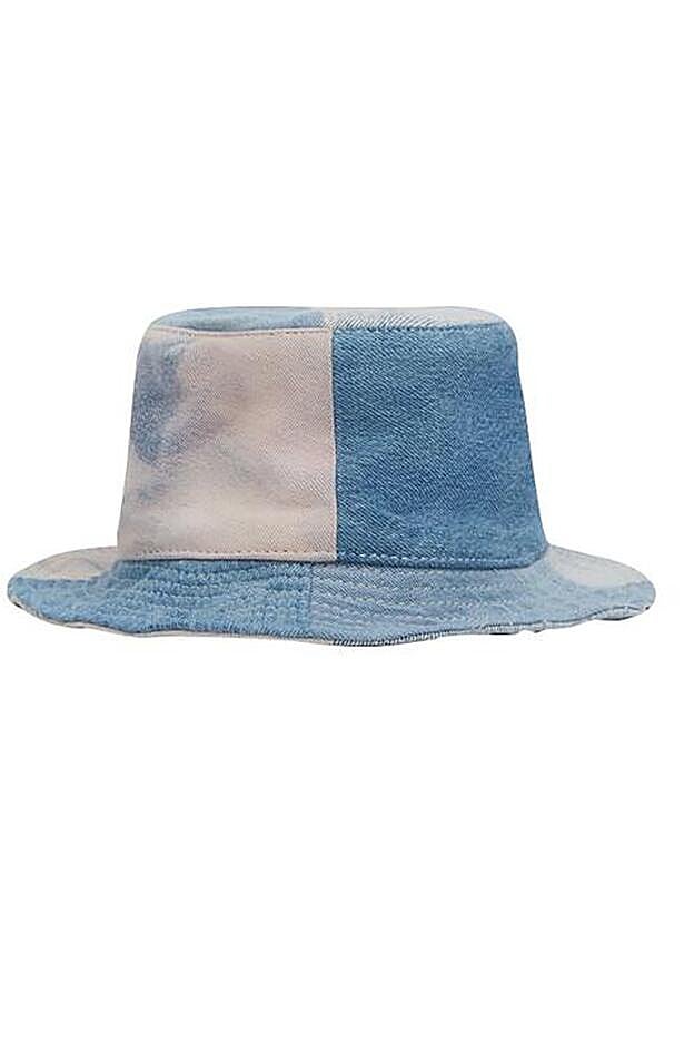 Gorro de la colección Denim Hack, de Bershka.