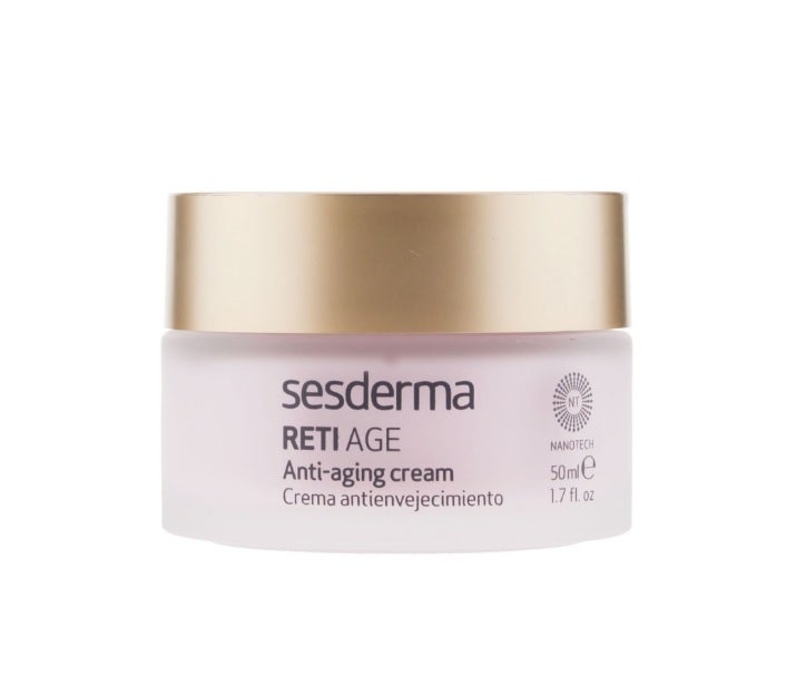 La crema antienvejecimiento de día para pieles secas Sesderma Reti Age es otra de nuestras apuestas seguras. El retinol se encarga de una suave exfoliación para eliminar las células muertas y dar luminosidad y el ácido hialurónico hidrata en profundidad y rellena las arrugas.  Antes: 46,61 euros. Ahora: 35,35 euros .