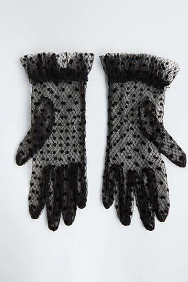 Guantes de plumeti agotados, de Zara (15,95 euros).