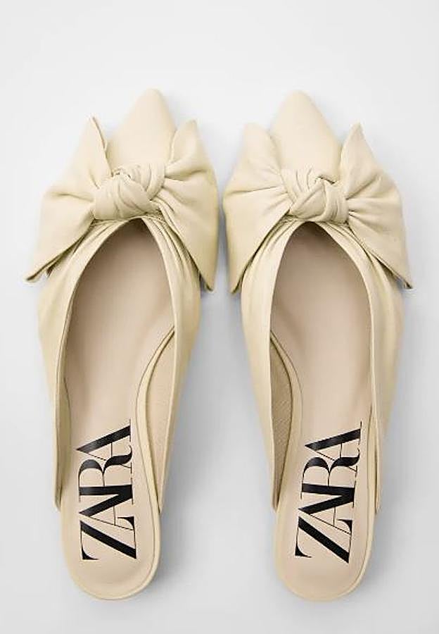 Bailarinas destalonadas con lazo, de los Special Prices de Zara (25,99 euros).