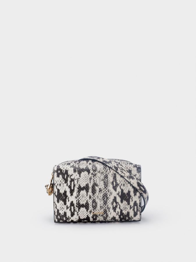 Mini bolso con estampado de serpiente de Parfois, (17,99 euros).