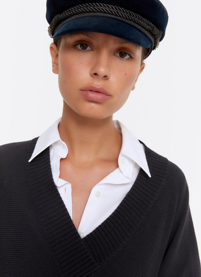 Gorra con cadena de Uterqüe, (49 euros).