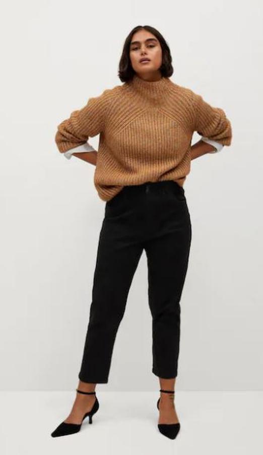 El modelo paperbag con goma en la cintura solo está disponible en negro y ya está agotado en todas las tallas, desde la 42 hasta la 54. Pero tranquila, hay lista de espera (39,99 euros).