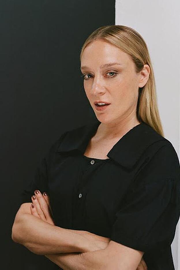 Chloë Sevigny también ha aportado una prenda de su armario, un vestido de Miu Miu.