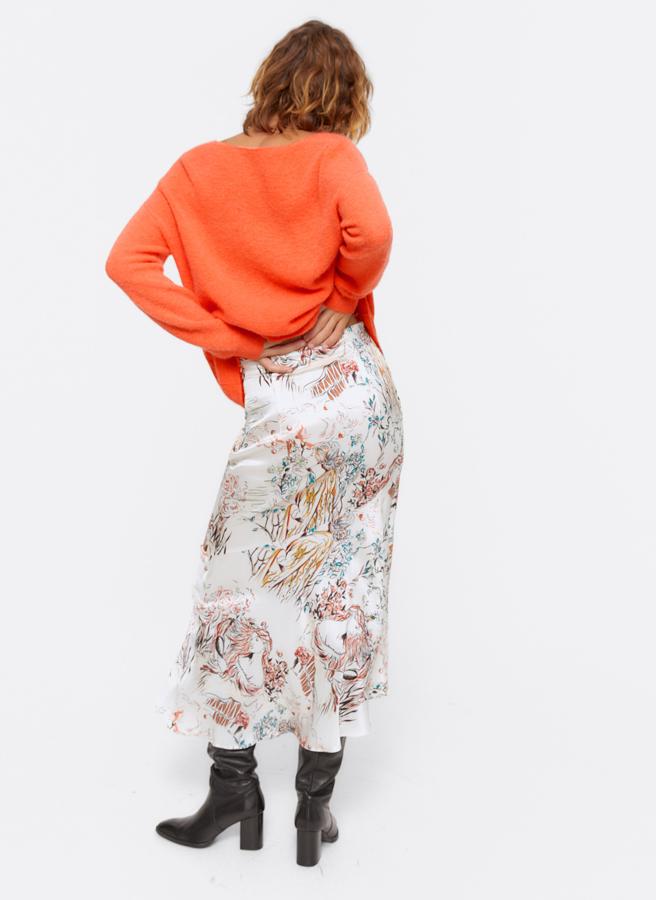 Falda midi de seda estampada con bajo asimétrico, de Uterqüe (89 €).