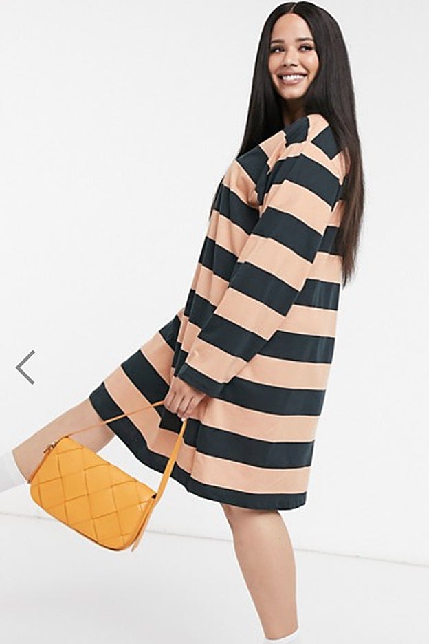 Vestido-camiseta con estampado de rayas de Asos Design Plus.