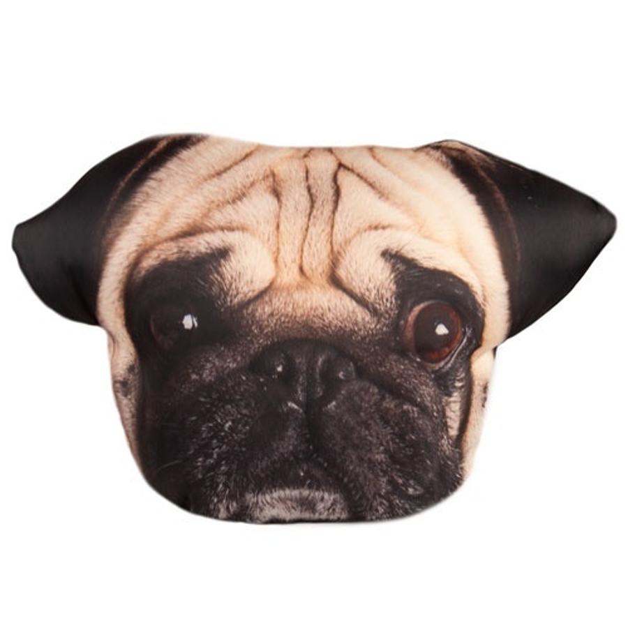 ¡Mulle los sueños de tu perrete con este gracioso  cojín TK-Pet Face Pug ! Su diseño realista con imágenes de impresión fotográfica seguro que hace las delicias de mascotas e invitados por igual. Cuentan con funda extraíble, para lavar más fácilmente. Está en Tiendanimal rebajado a 4,69 euros.