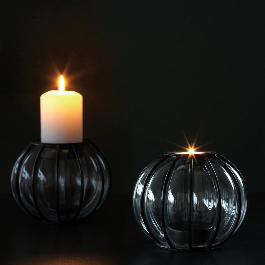 En color negro, este portavelas de vidrio de 12 centímetros tiene un precio de 9 euros.