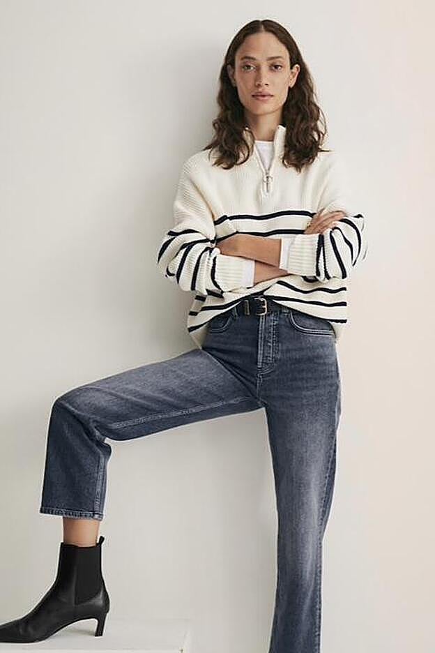 Jersey de rayas marineras, de Mango. Está agotado y tiene lista de espera.