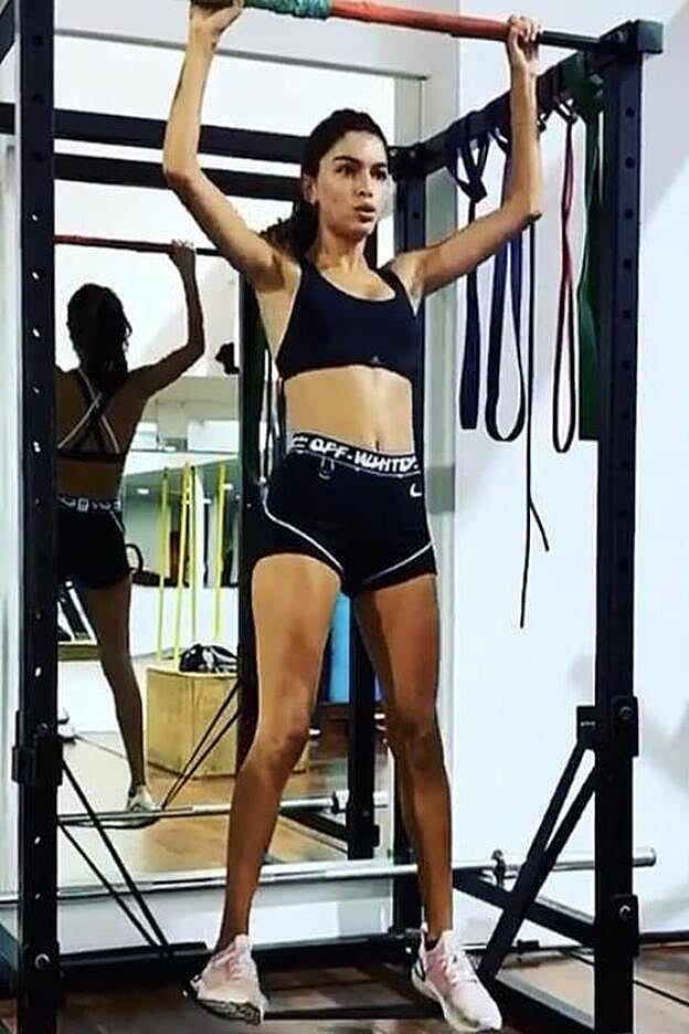 Mantener unos brazos fuertes y tonificados es otro de los objetivos de Lucía.