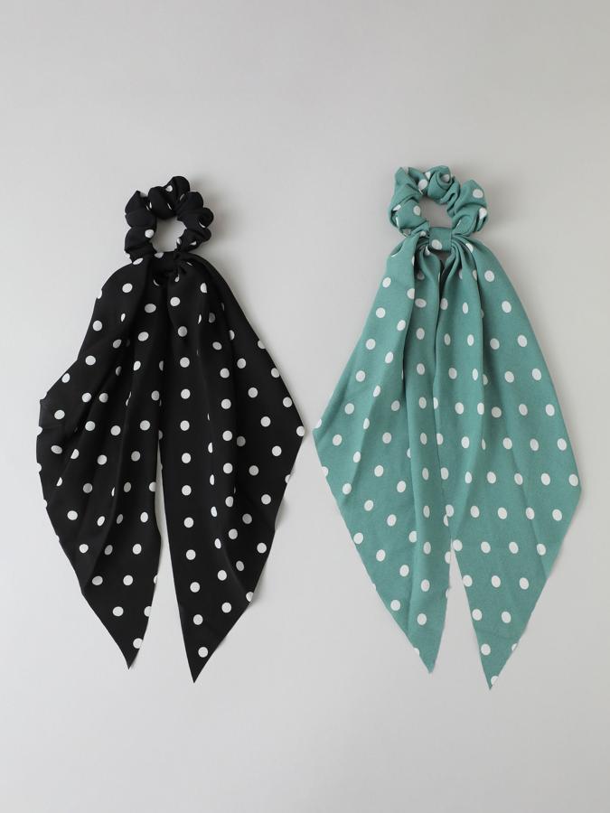 Este pack de dos coleteros en forma de pañuelo con estampado de topos tiene un precio de 4,99 euros.