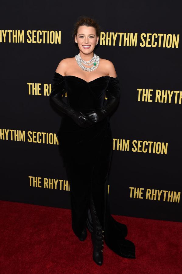 Todos los lookazos de  Blake Lively  son obra y gracia de su propia pericia a la hora de elegir vestuario. En declaraciones recogidas por WWD en 2018 explicaba por qué prefiere prescindir de estilista, y apuntaba a su "necesidad de control y su gran ego". Lo cierto es que Lively sí que tiene un asistente para el apartado más logístico de conseguir prendas de alta costura para eventos, aunque confiesa que lo que más le ayuda es tener una relación personal con los diseñadores.