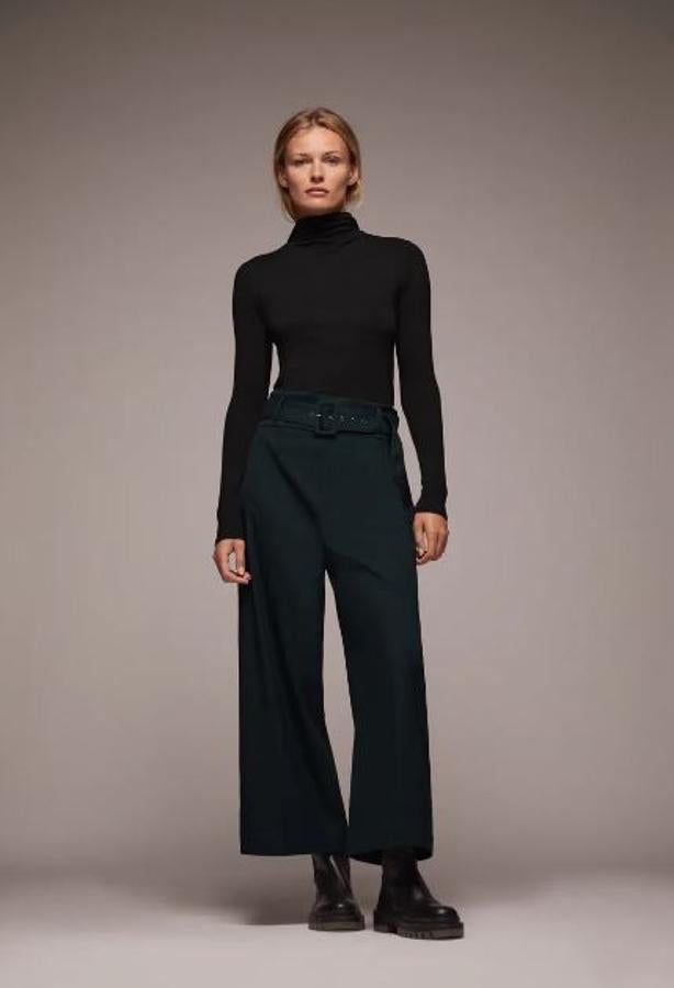 Con cinturón con hebilla, de Zara (29,95 euros).