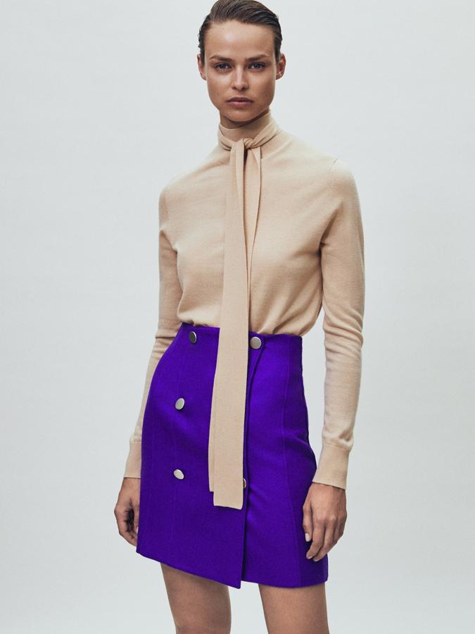 Falda recta con botones,de Massimo Dutti (59,95 €).