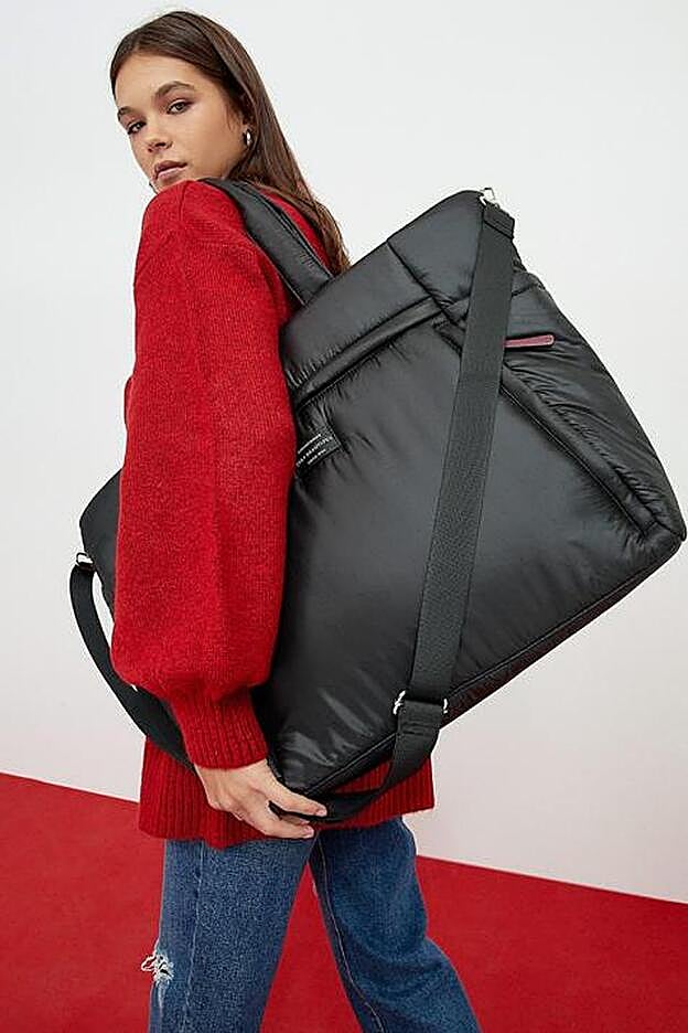 El bolso gigante más accesible: discretamente negro.