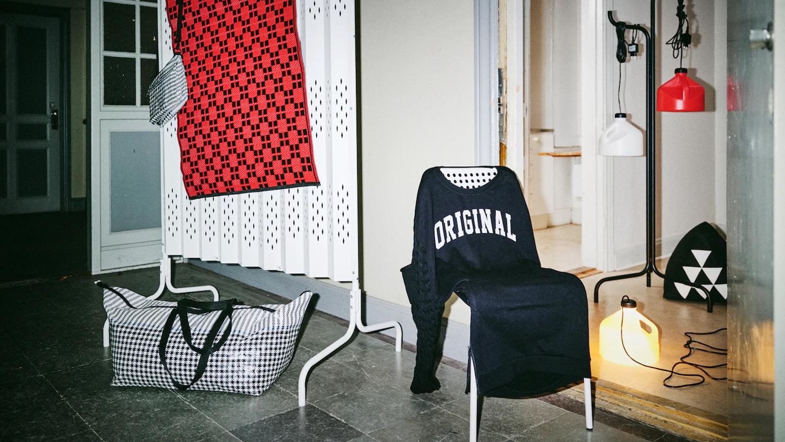 Otra colaboración súper apetecible de IKEA este otoño es la que han hecho con los diseñadores de moda tailandeses de Greyhound Original, y de la que ha nacido SAMMANKOPPLA, una colección limitada de muebles y accesorios del hogar que combina el estilo urbano de Bangkok con procesos creativos para optimizar la vida en los apartamentos. ¡Irresistible!