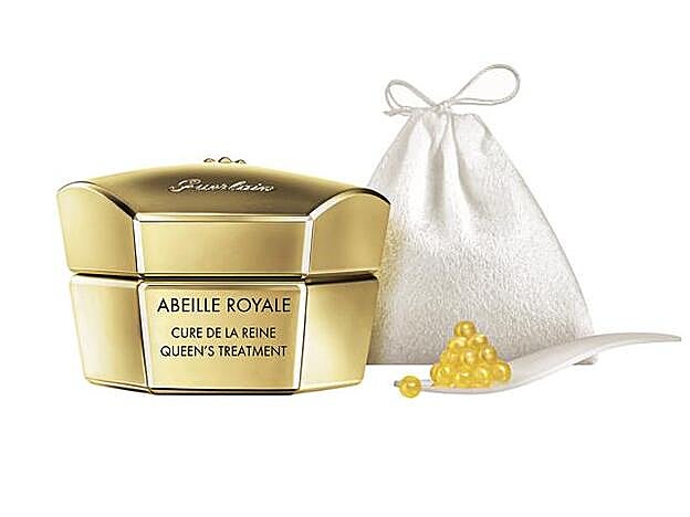 GUERLAIN. Abeille Royale Cure de la Reine (155,10 €).