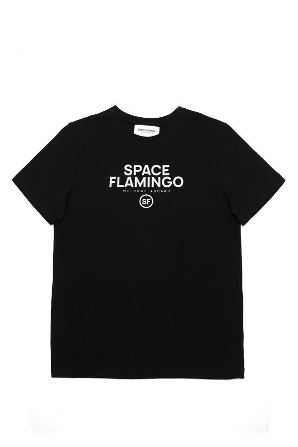 Disponible en negro o blanco, esta camiseta de algodón con cuello redondo y marca serigrafiada en la parte delantera tiene un precio de 45 euros.