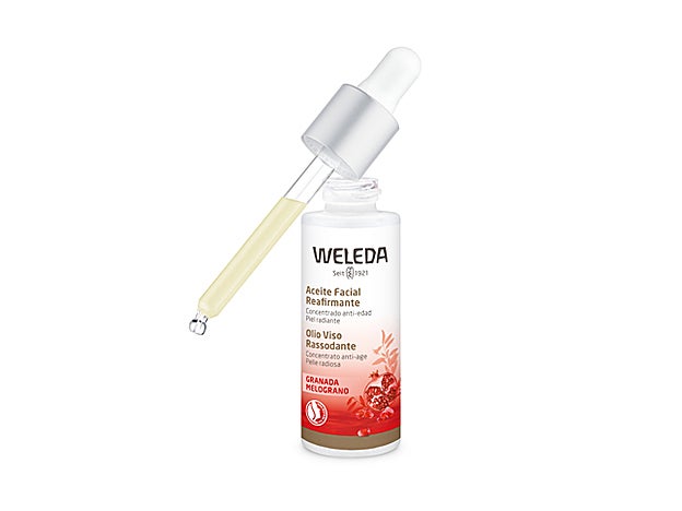 Aceite Facial Reafirmante de Granada + Roller de Jade de Weleda (29,95 €).