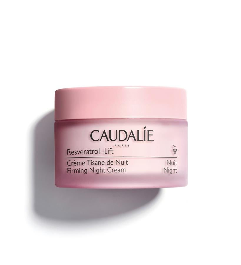 Su fórmula contiene una patente, compuesta por resveratrol (reafirma actuando en todas las capas de la piel), ácido hialurónico (redensifica) y booster de colágeno vegano (estimula la actividad de las proteínas dérmicas de la piel); trío que hace que la piel se muestre más firme, jugosa y visiblemente más joven. Tiene una textura segunda piel, muy sensorial, no grasa.  Crema Cachemir Redensificante de Caudalie  (43,70 €).
