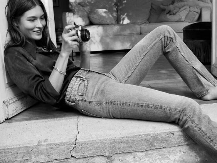 Fotos: Los 6 looks con vaqueros que mejor sientan del otoño están en Mango