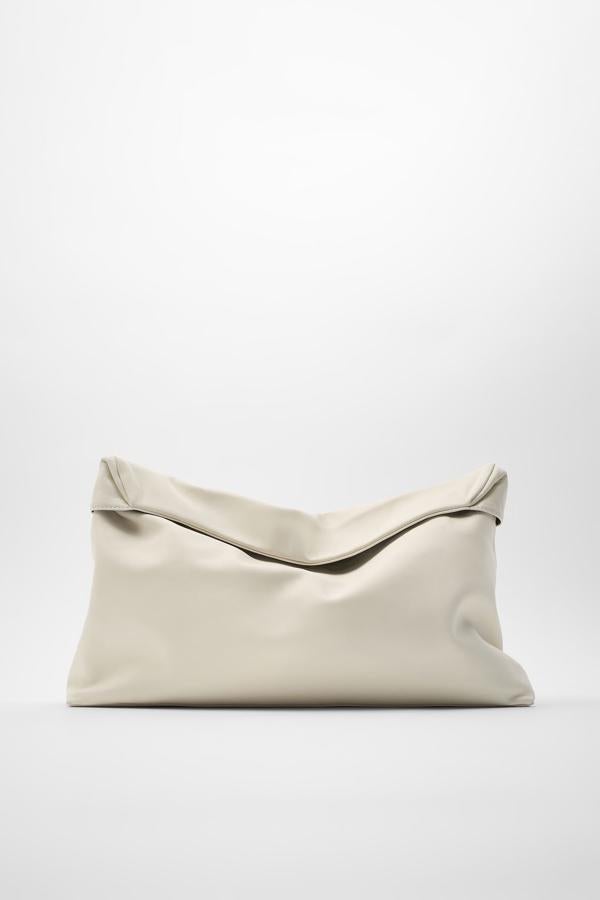 Maxibolso de piel, de Zara (79,95 €)