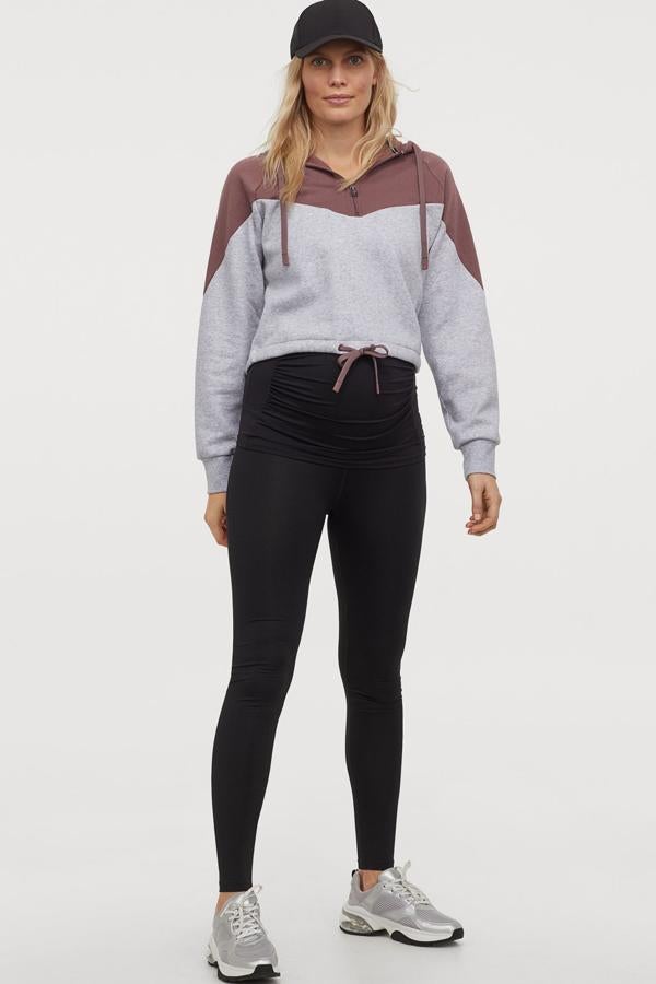 Con cintura elástica ancha para un ajuste óptimo sobre la barriga, estas mallas deportivas en color negro son de H&M y tienen un precio de 19,99 euros.