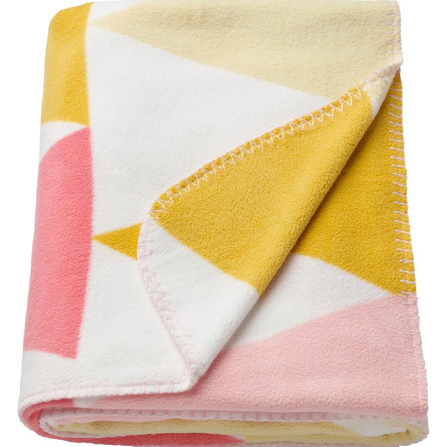 Esta colorida manta en suave forro polar mide 120x180 centímetros y tiene un precio de 13 euros.