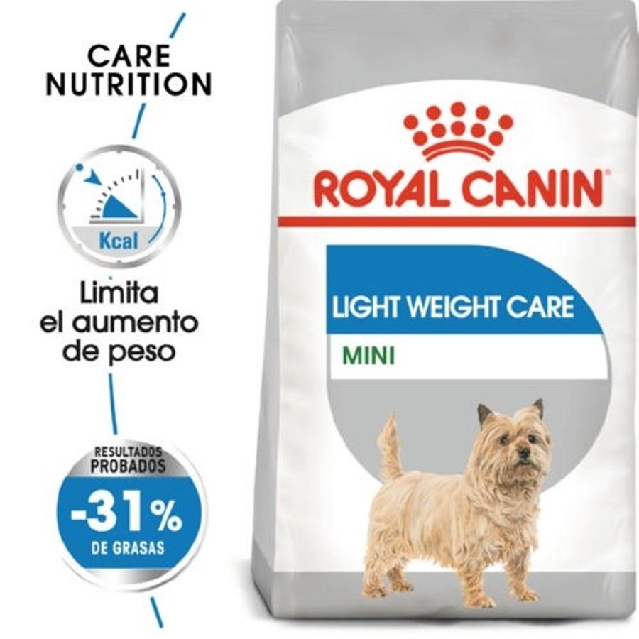El sobrepeso es un problema relativamente común entre varias razas de perros, pero afecta especialmente a los más pequeños, sobre todo cuando se hacen mayores. Para vigilar la dieta de tus miniamigos sin renunciar al mejor sabor, confía en Royal Canin Light Weight Care. En Tiendanimal tienes las bolsas  rebajadas a sólo 7,49 euros el kilo .