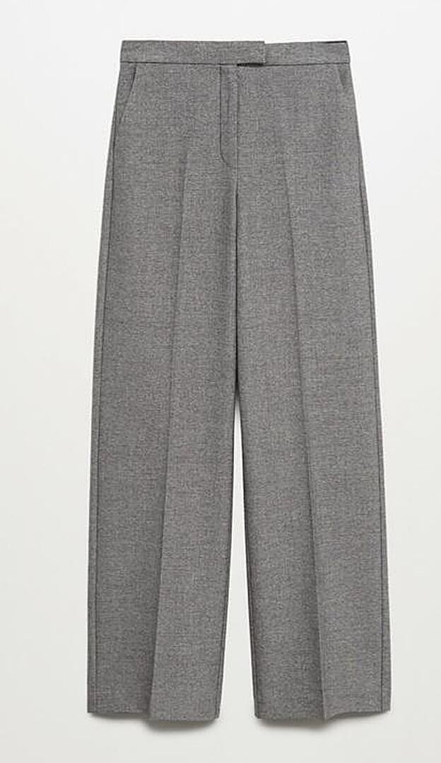 Pantalón de traje con pinzas, de Mango (39,99 euros).