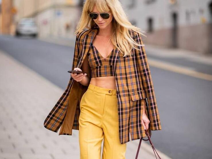 Fotos: Nueve pantalones perfectos para llenar de color tus looks de oficina