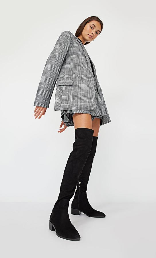 En Stradivarius tienen el mejor modelo para llevar las 24 horas del día. Son de efecto ante, de punto redonda y un tacón cuadrado de poca altura perfecto para cualquier look. Su precio es de 39,99 euros.