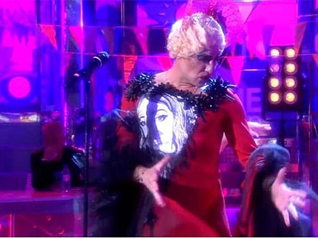 Antonio David Flores caracterizado como Rocío Jurado.