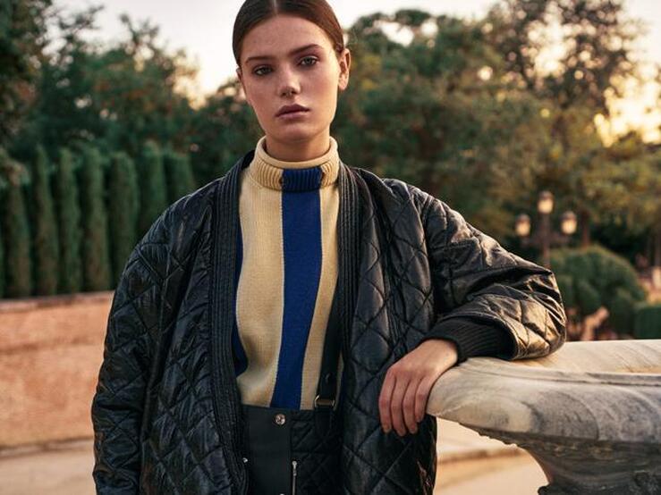 Fotos: Piel, lana, terciopelo... estas son las claves para combinar tejidos sin morir en el intento este otoño